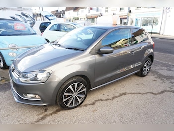 Used Volkswagen Polo 2016 for sale - 76913444: Photo