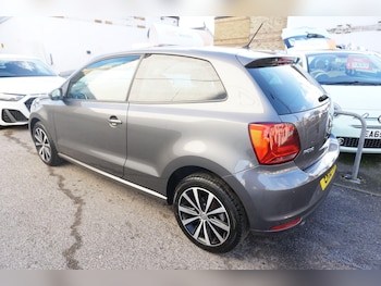 Used Volkswagen Polo 2016 for sale - 76913444: Photo