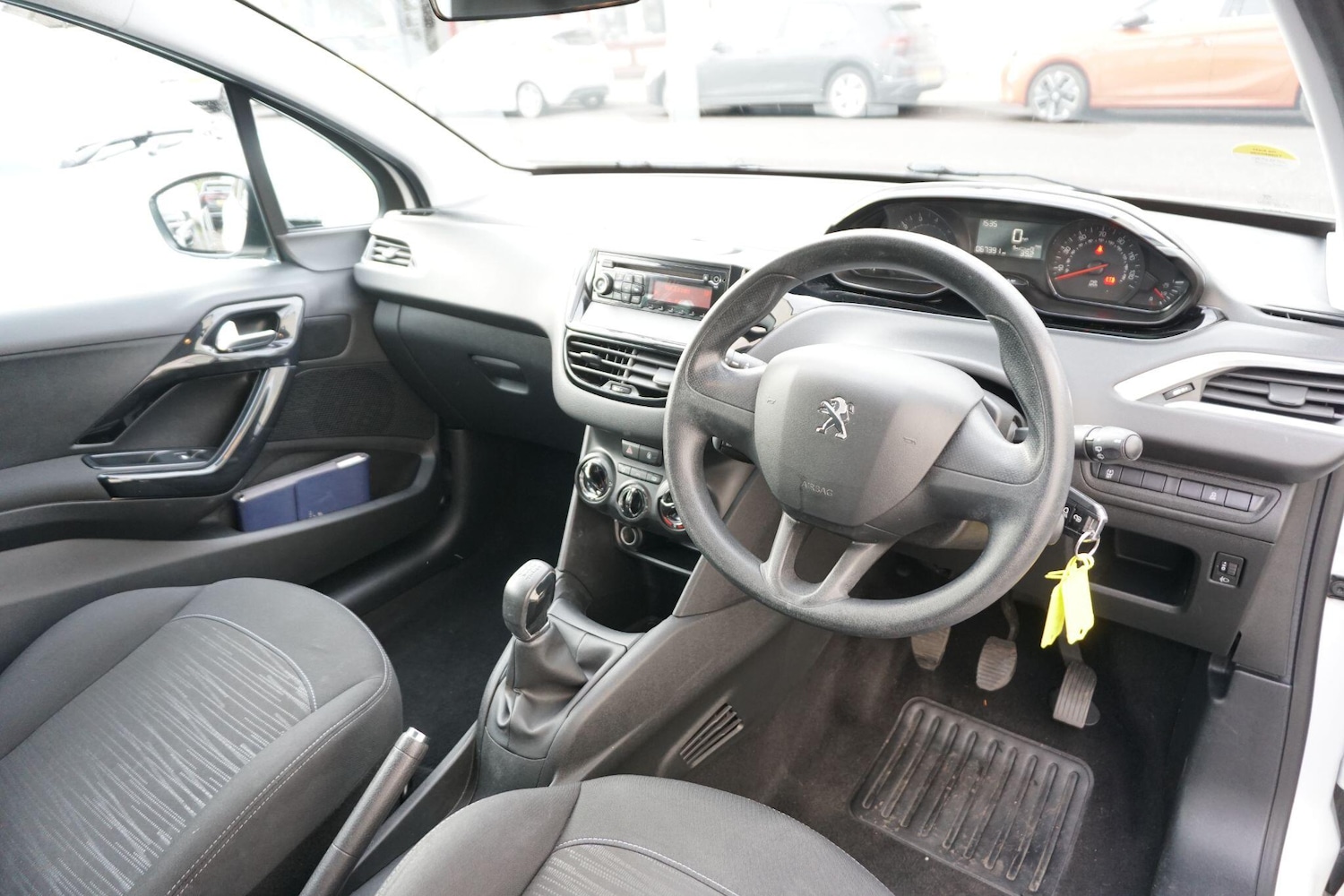 Used Peugeot 208 2015 for sale - 76550340: Photo 10