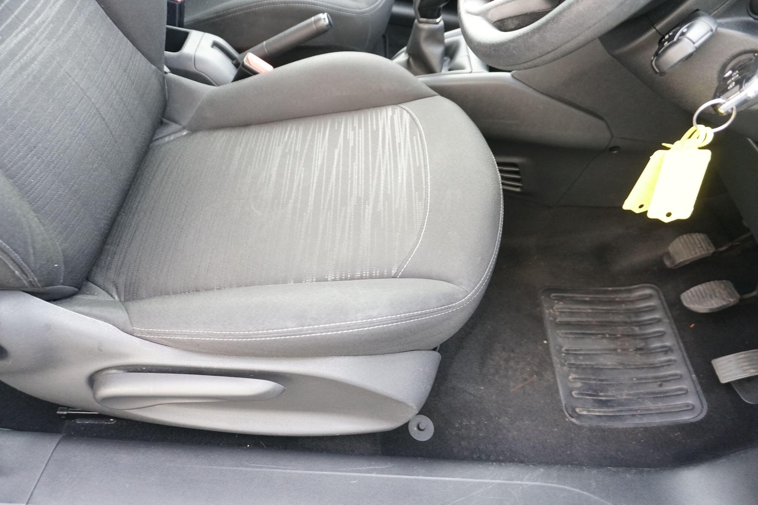 Used Peugeot 208 2015 for sale - 76550340: Photo 12