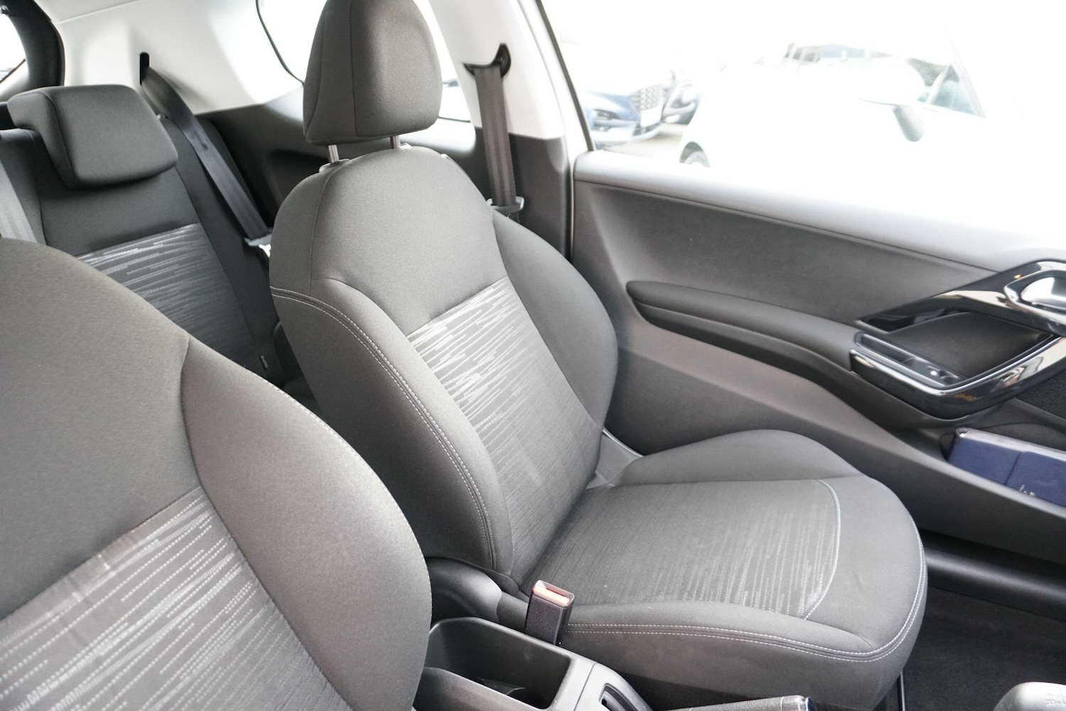 Used Peugeot 208 2015 for sale - 76550340: Photo 14