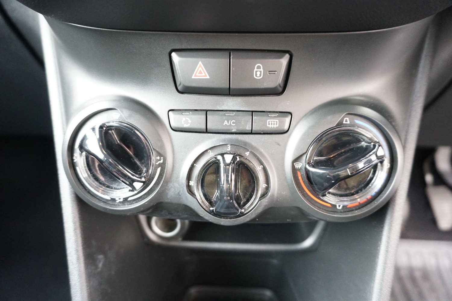 Used Peugeot 208 2015 for sale - 76550340: Photo 19