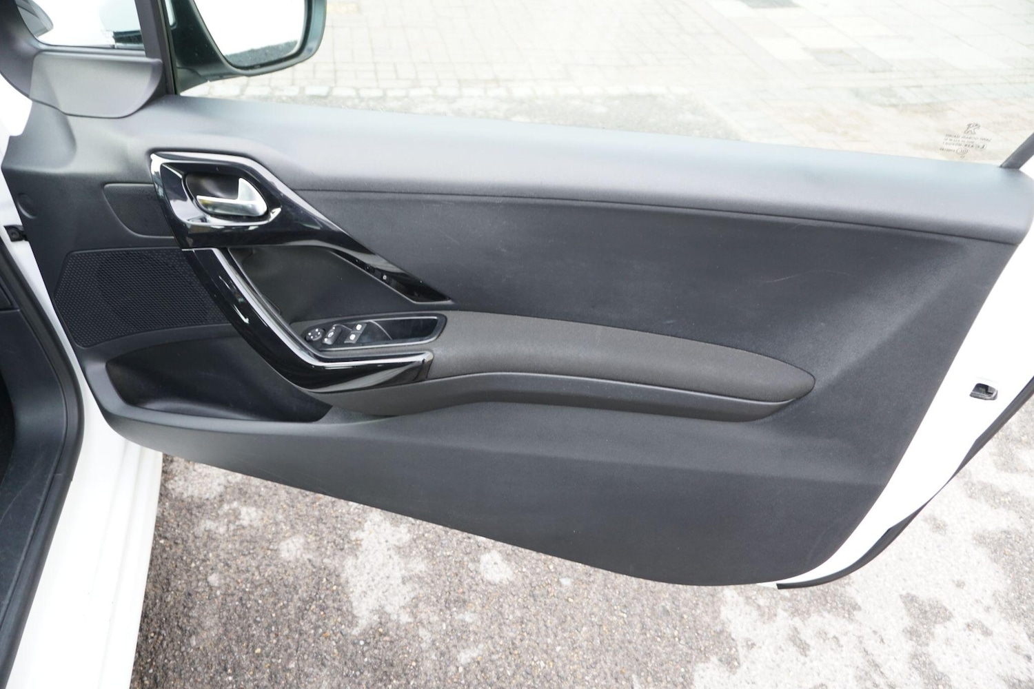 Used Peugeot 208 2015 for sale - 76550340: Photo 20