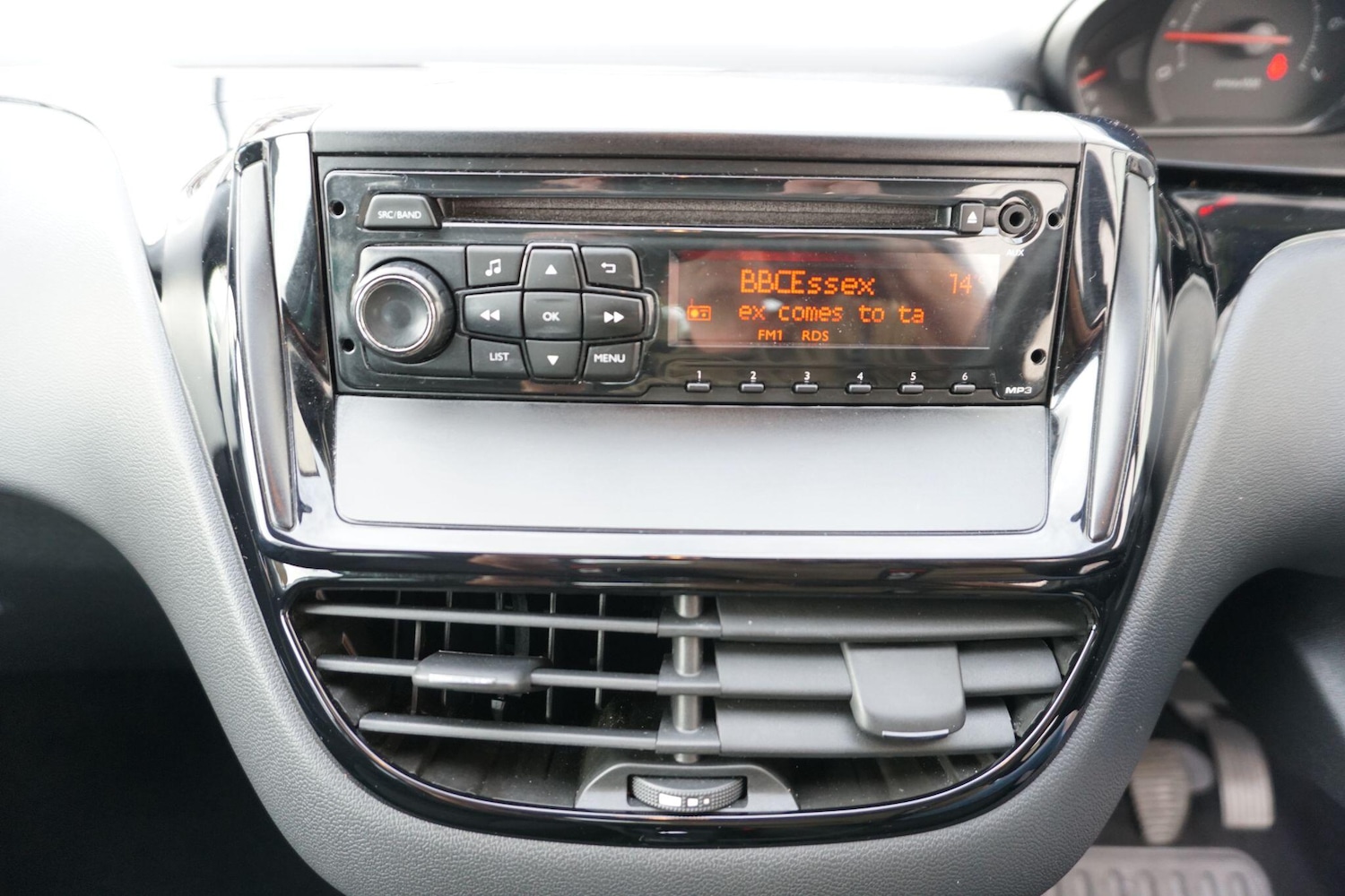 Used Peugeot 208 2015 for sale - 76550340: Photo 27