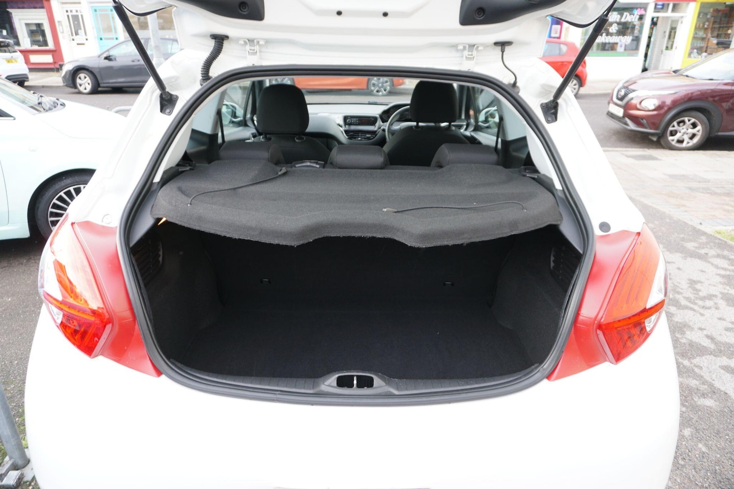 Used Peugeot 208 2015 for sale - 76550340: Photo 36