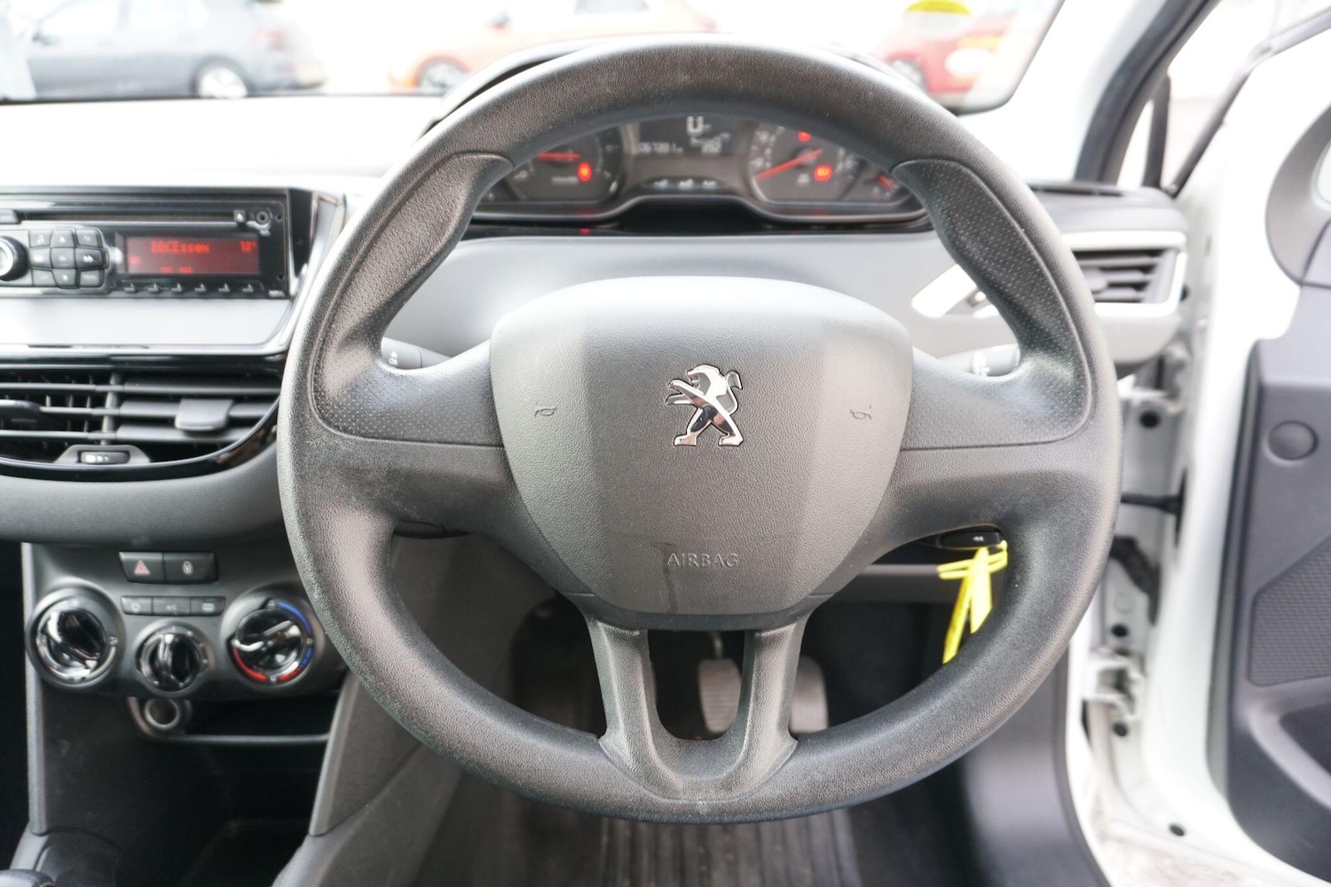Used Peugeot 208 2015 for sale - 76550340: Photo 37