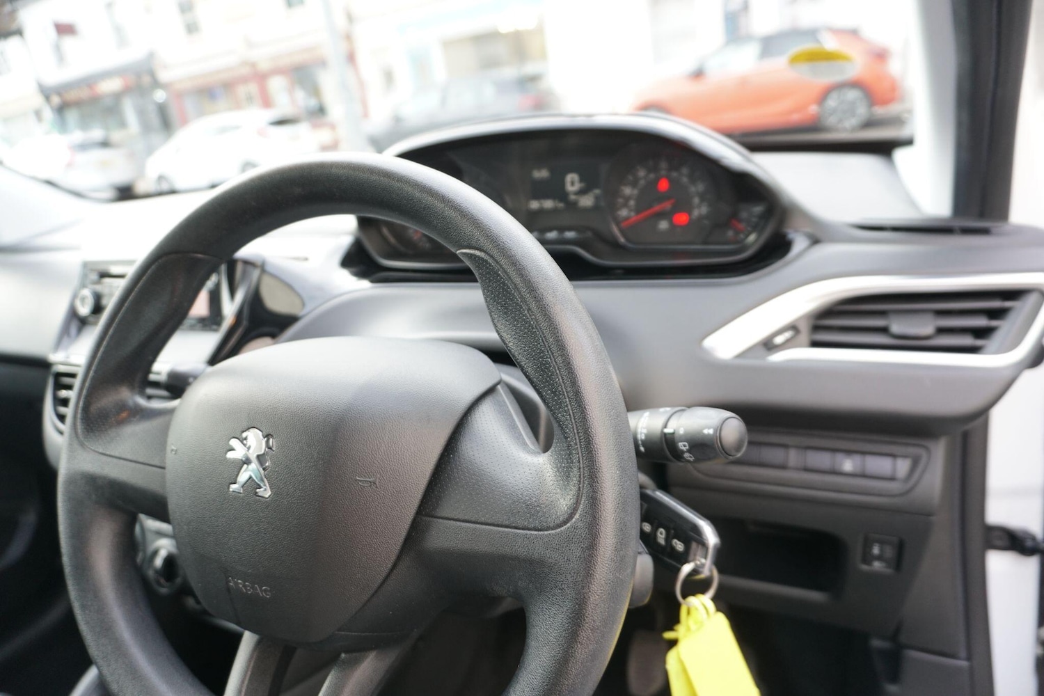 Used Peugeot 208 2015 for sale - 76550340: Photo 38