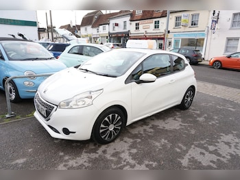 Used Peugeot 208 2015 for sale - 76550340: Photo