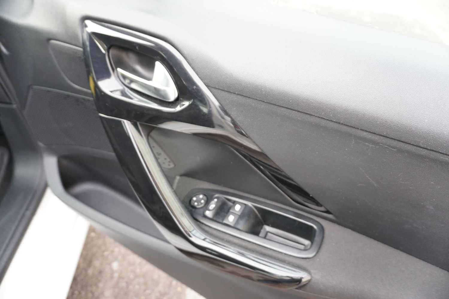 Used Peugeot 208 2015 for sale - 76550340: Photo 45