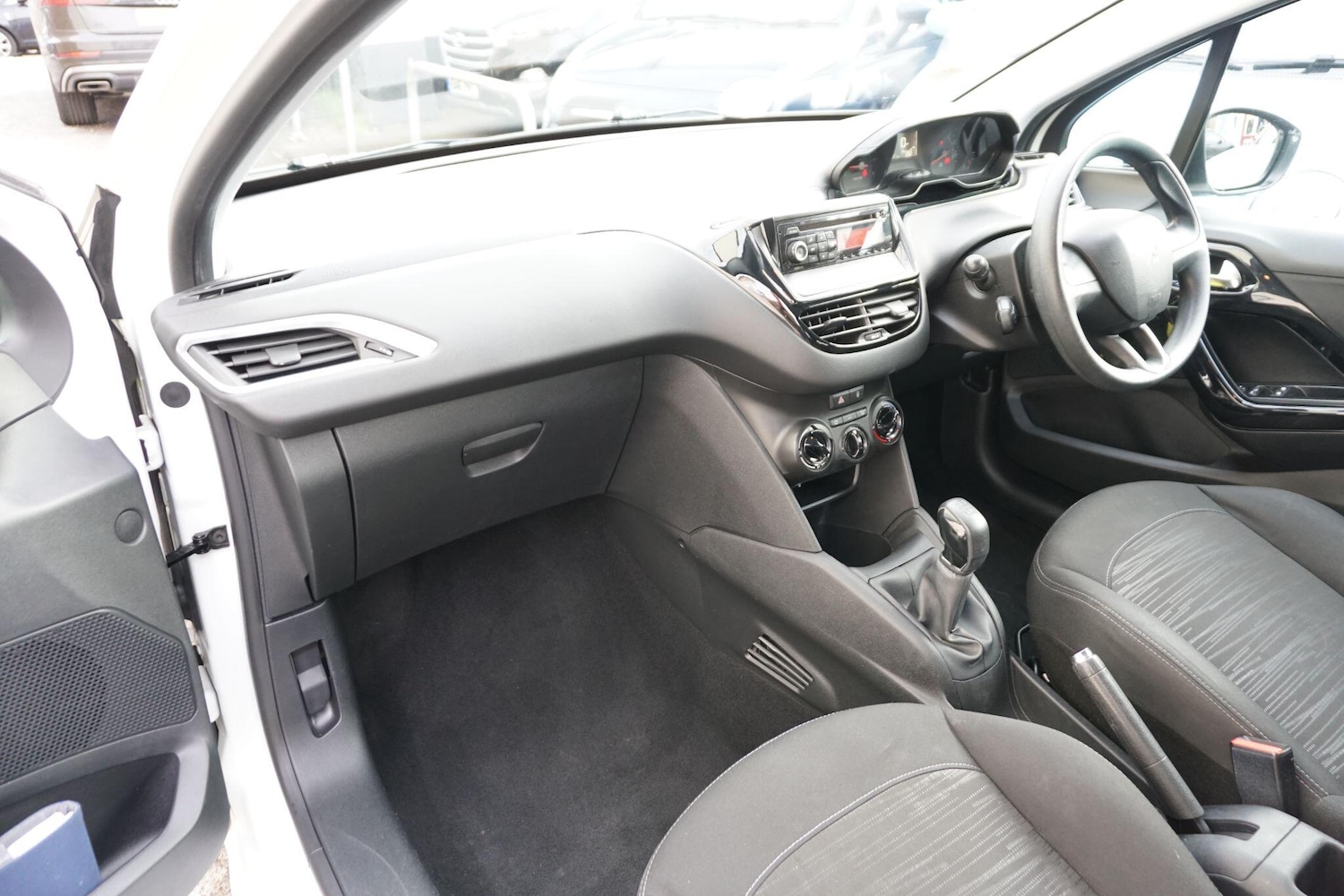 Used Peugeot 208 2015 for sale - 76550340: Photo 47