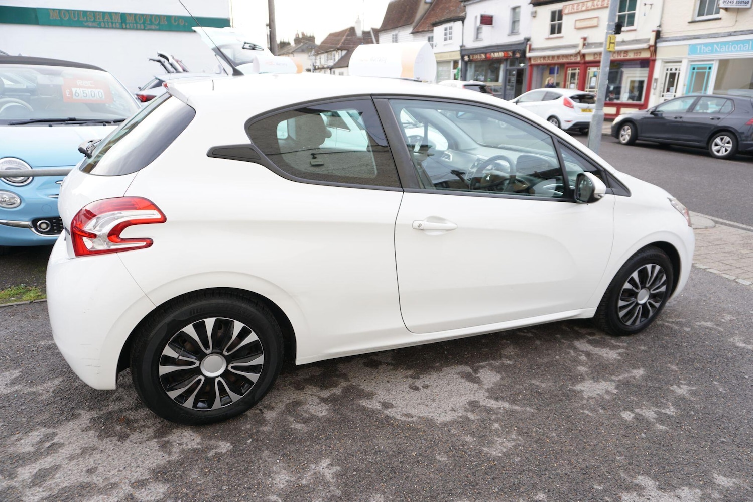 Used Peugeot 208 2015 for sale - 76550340: Photo 8