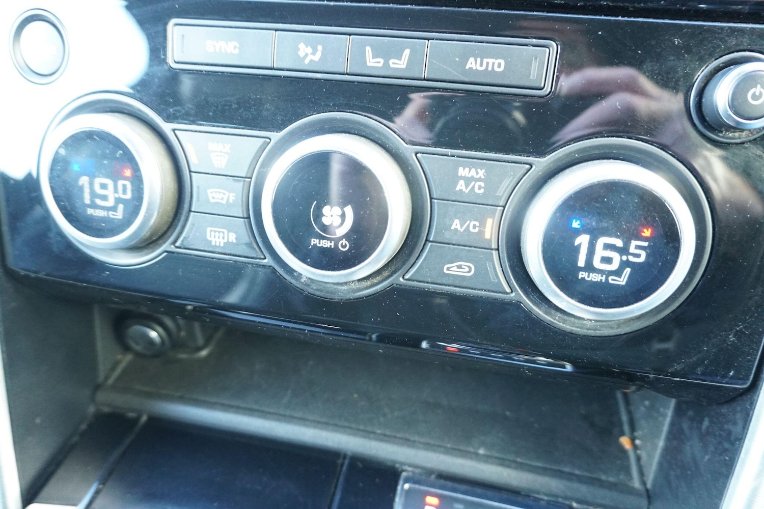 Used Land Rover Discovery 2019 for sale - 76592286: Photo 32