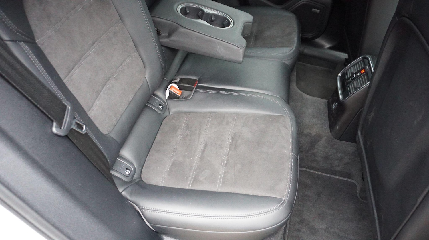 Used Porsche Macan 2021 for sale - 76457423: Photo 11