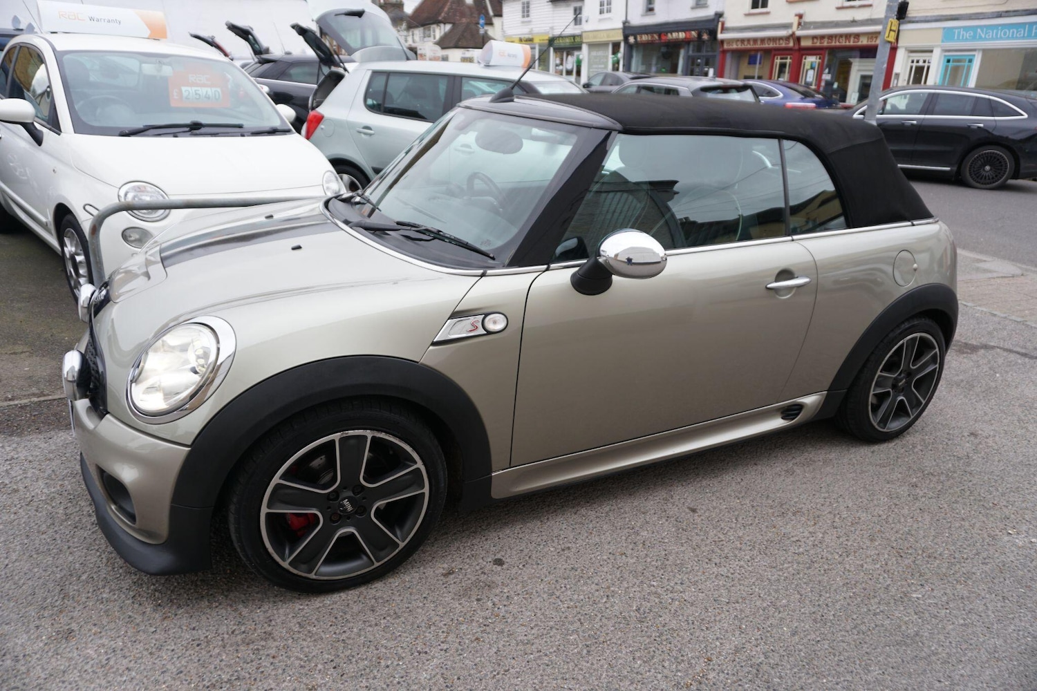 Used MINI Convertible 2009 for sale - 77598089: Photo 10