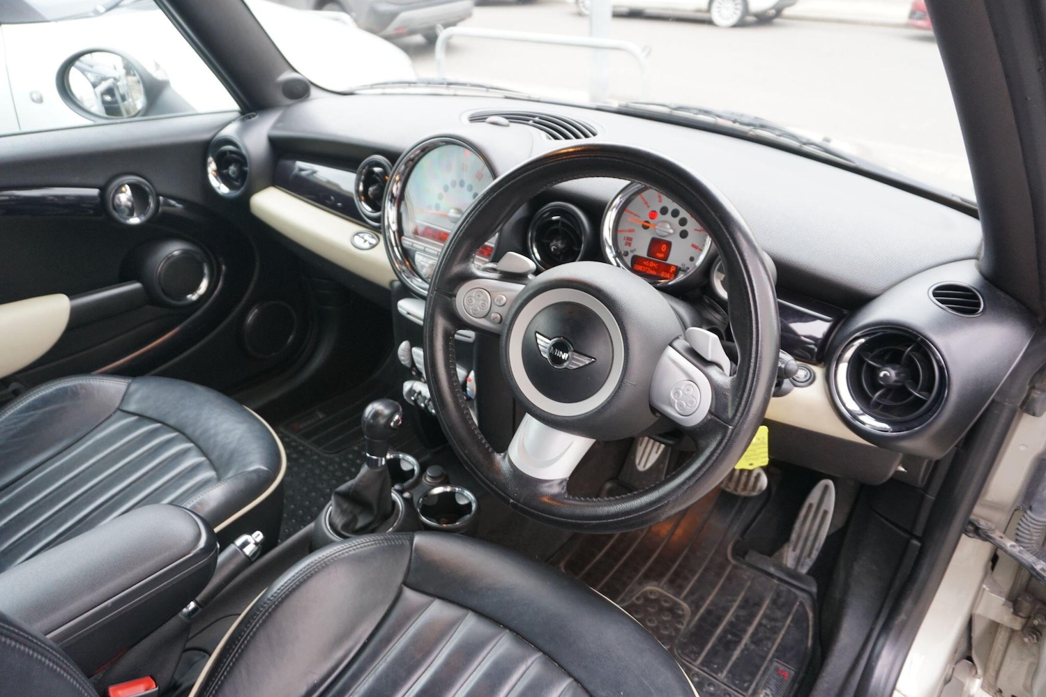 Used MINI Convertible 2009 for sale - 77598089: Photo 18