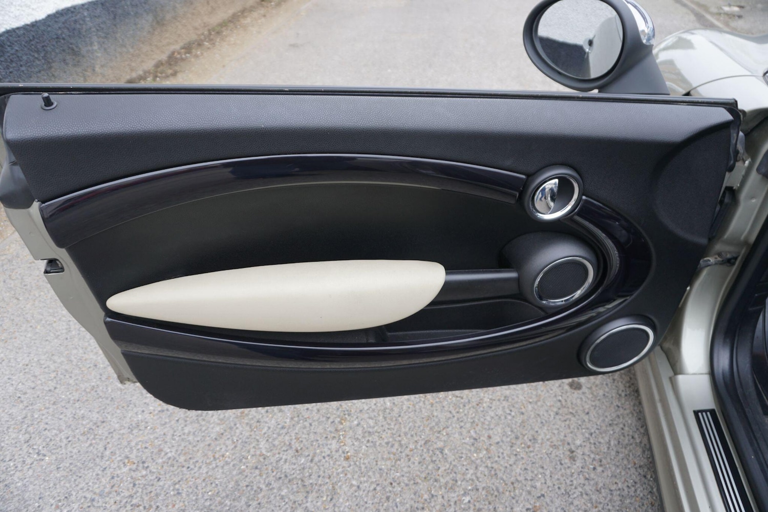 Used MINI Convertible 2009 for sale - 77598089: Photo 30