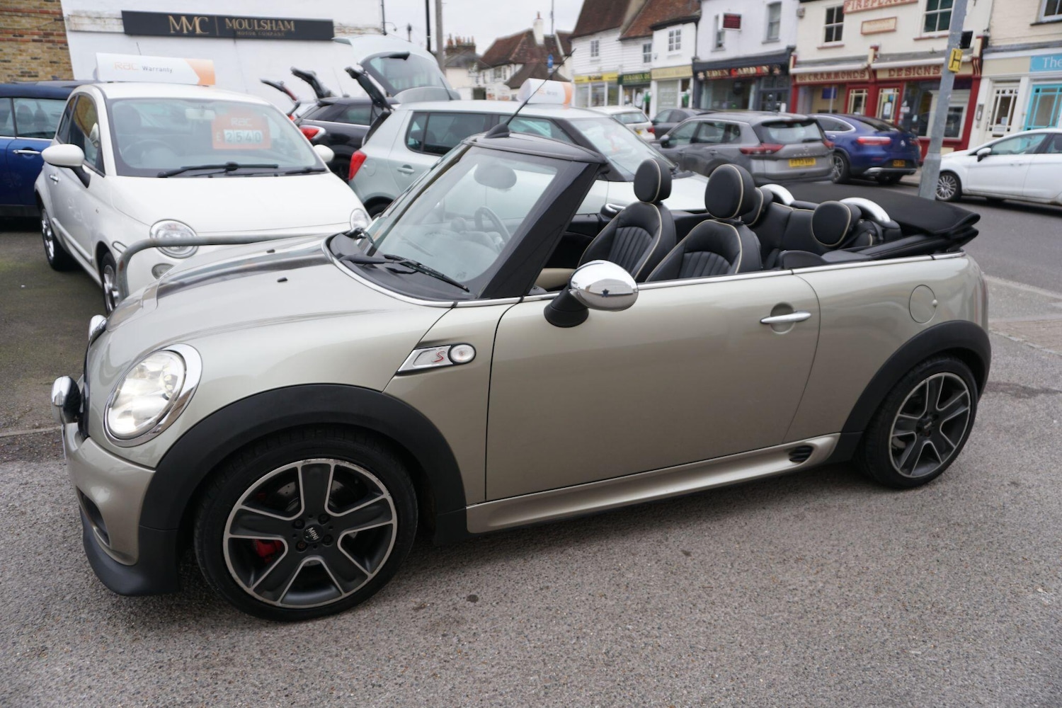 Used MINI Convertible 2009 for sale - 77598089: Photo 4