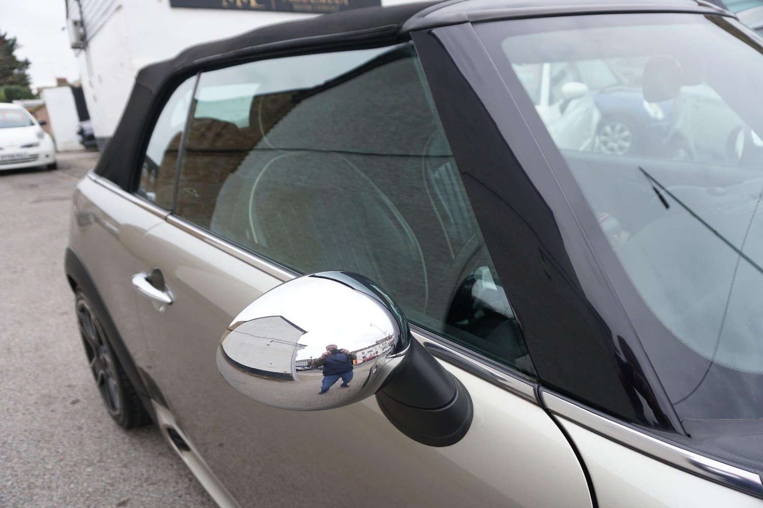 Used MINI Convertible 2009 for sale - 77598089: Photo 42