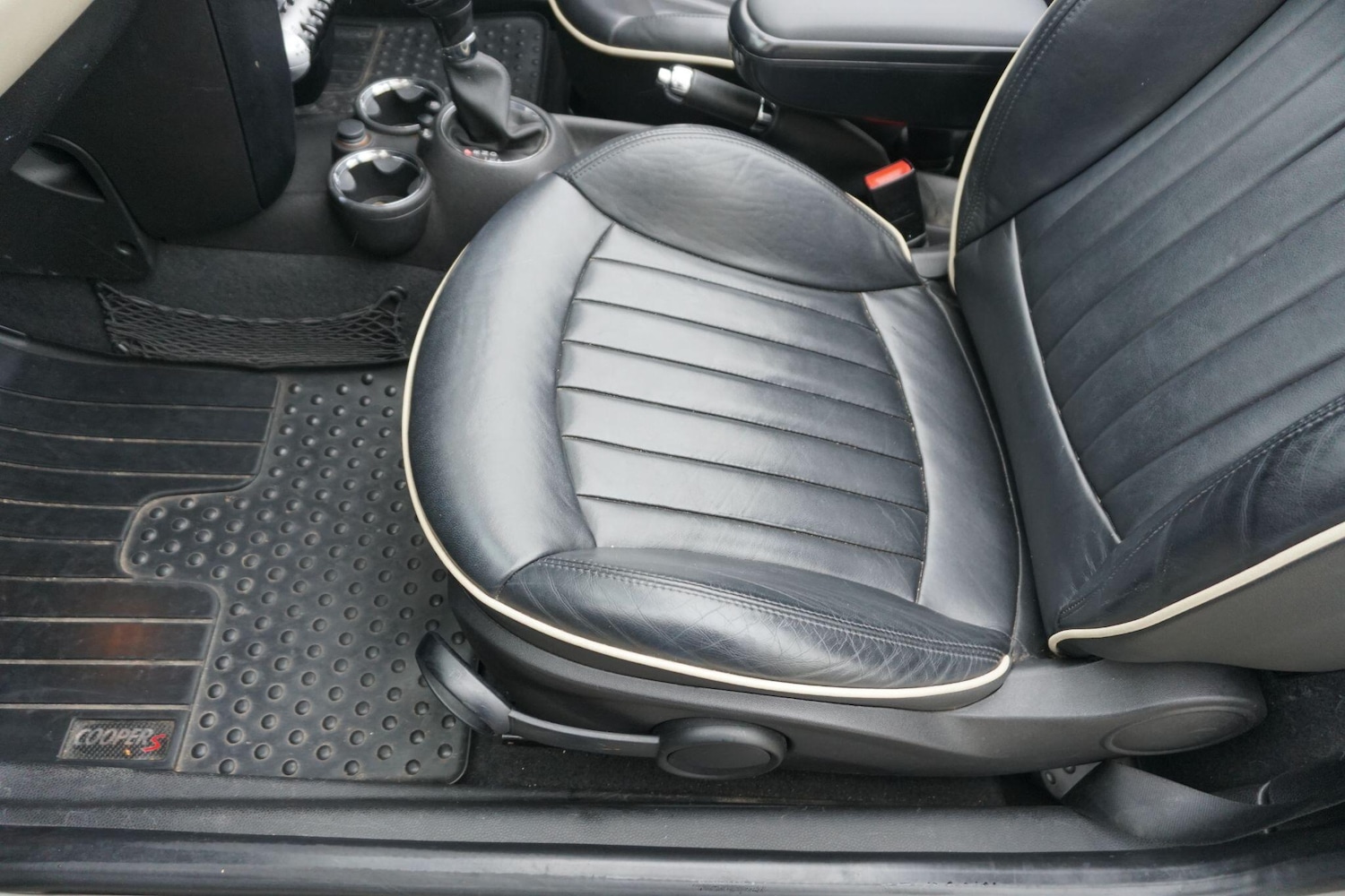 Used MINI Convertible 2009 for sale - 77598089: Photo 47