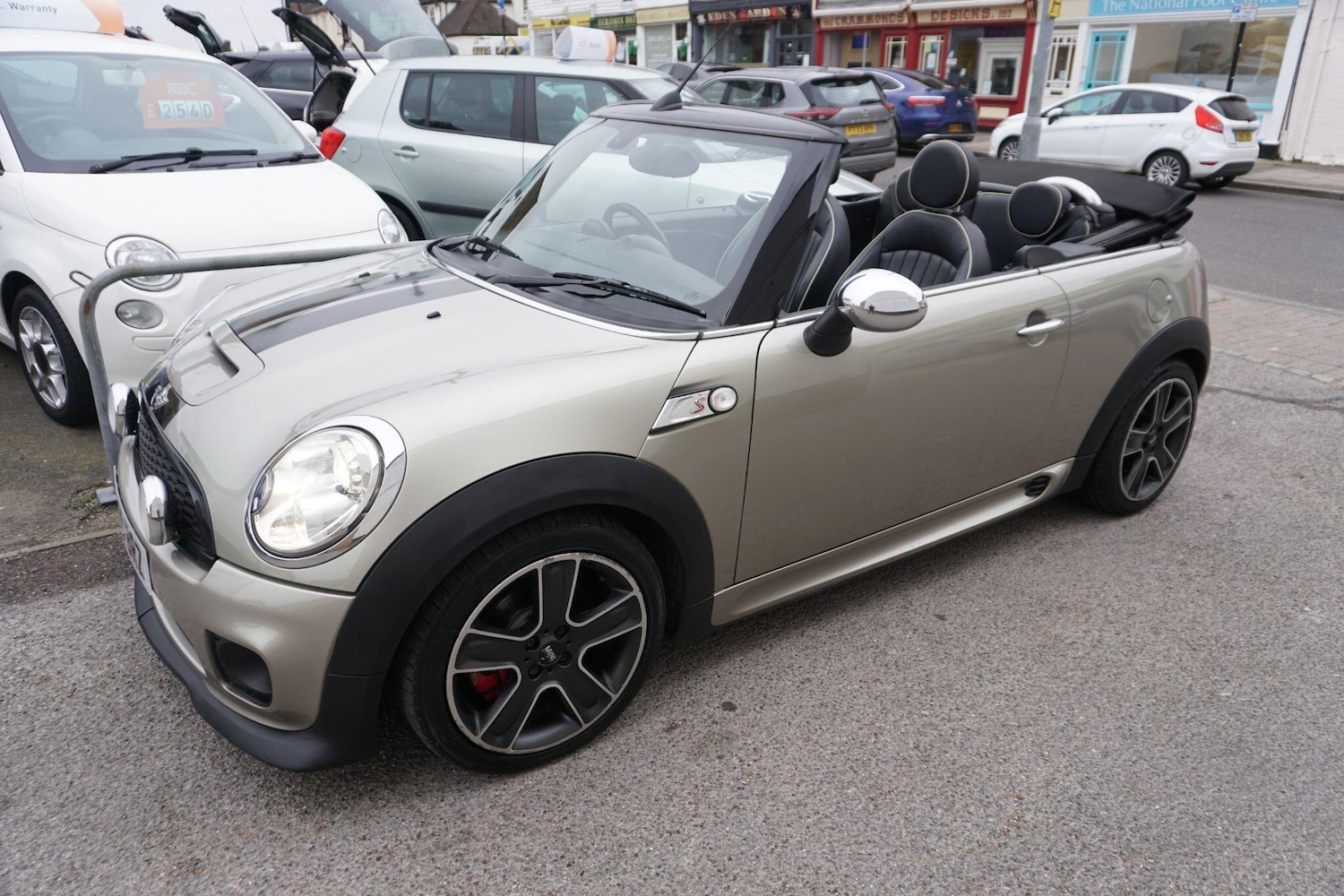 Used MINI Convertible 2009 for sale - 77598089: Photo 9