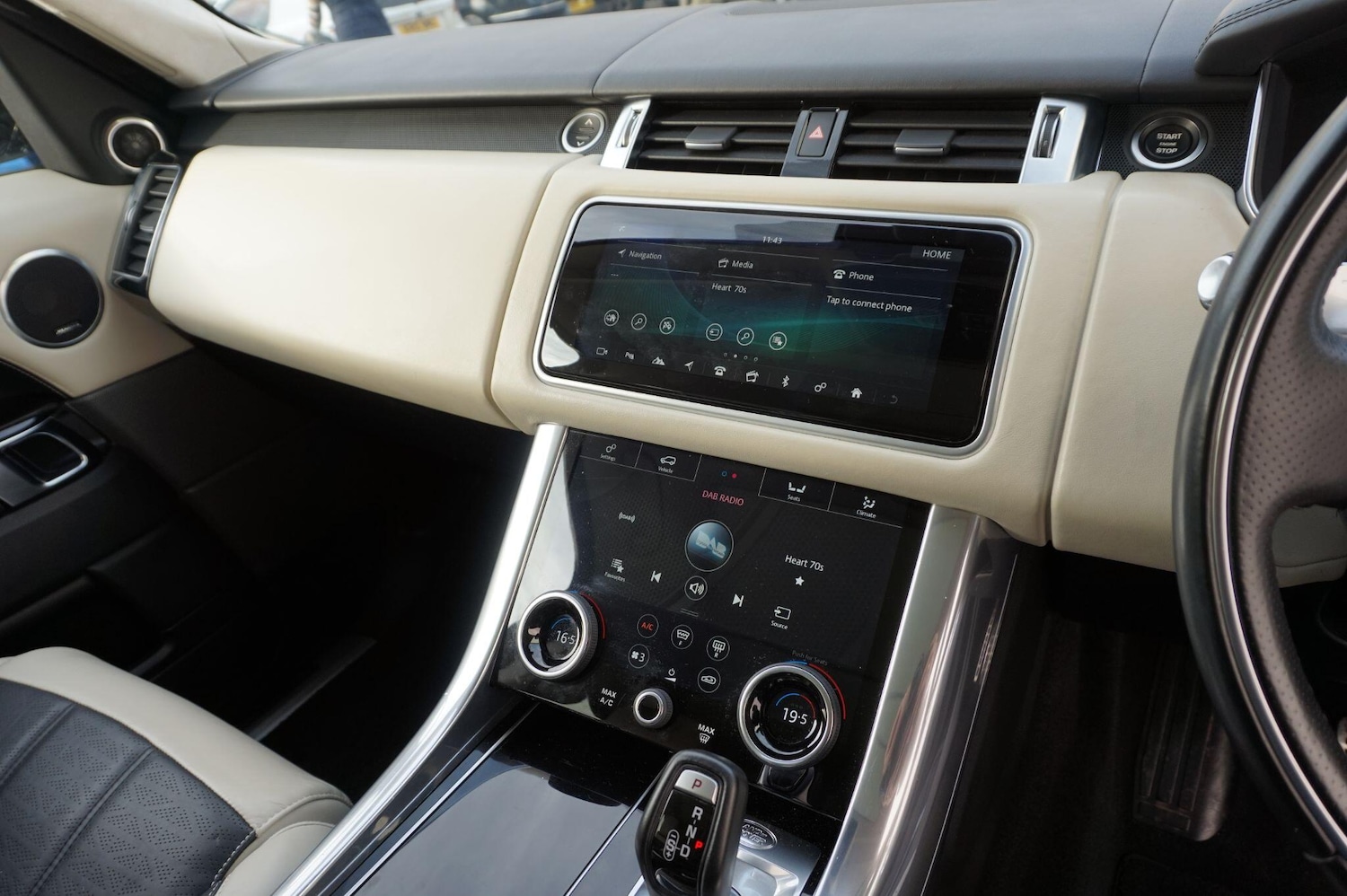 Used Land Rover Range Rover Sport 2018 for sale - 76992031: Photo 31