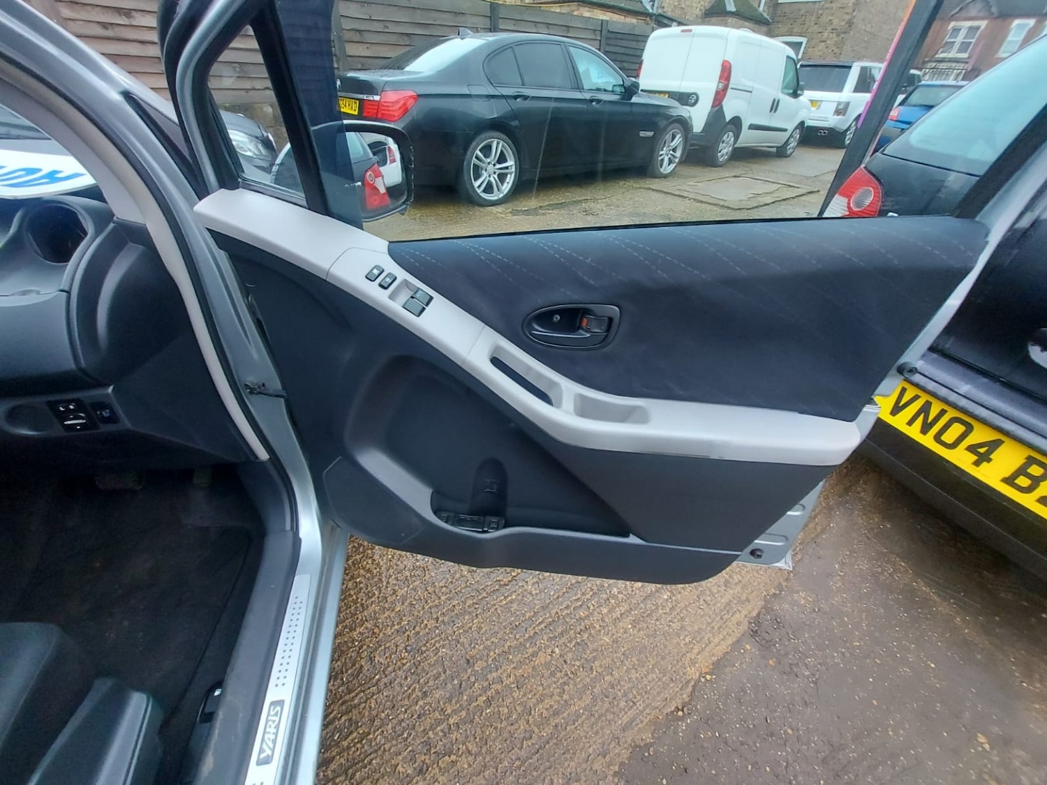 Used Toyota Yaris 2007 for sale - 77370666: Photo 17