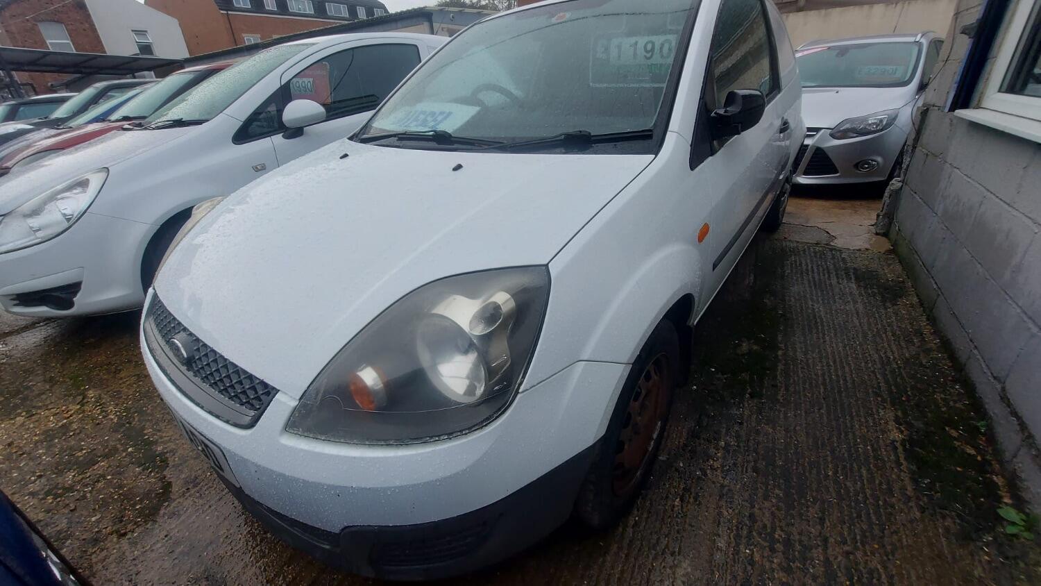 Used Ford Fiesta Van 2007 for sale - 76164524: Photo 2