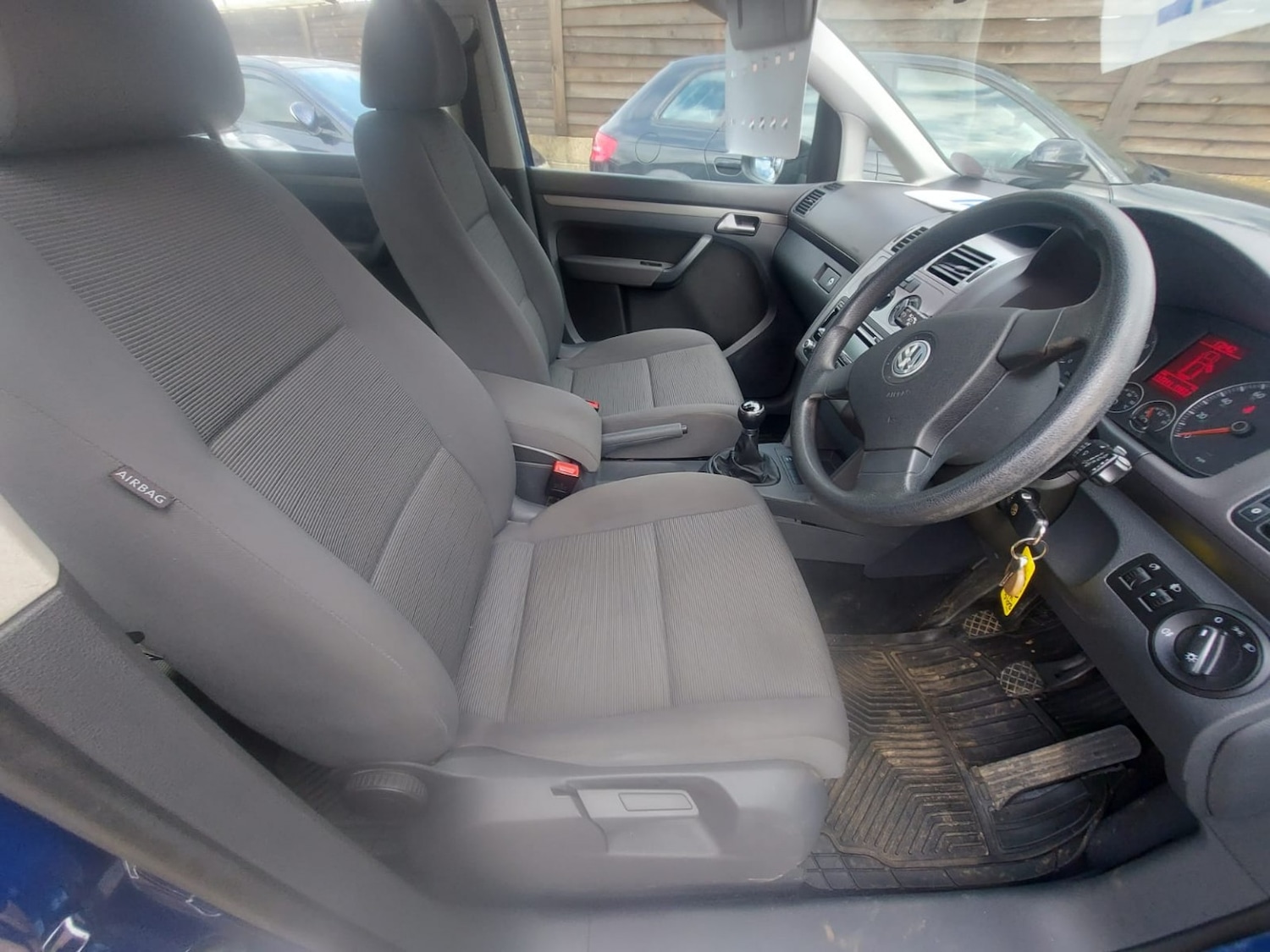 Used Volkswagen Touran 2010 for sale - 77610060: Photo 15