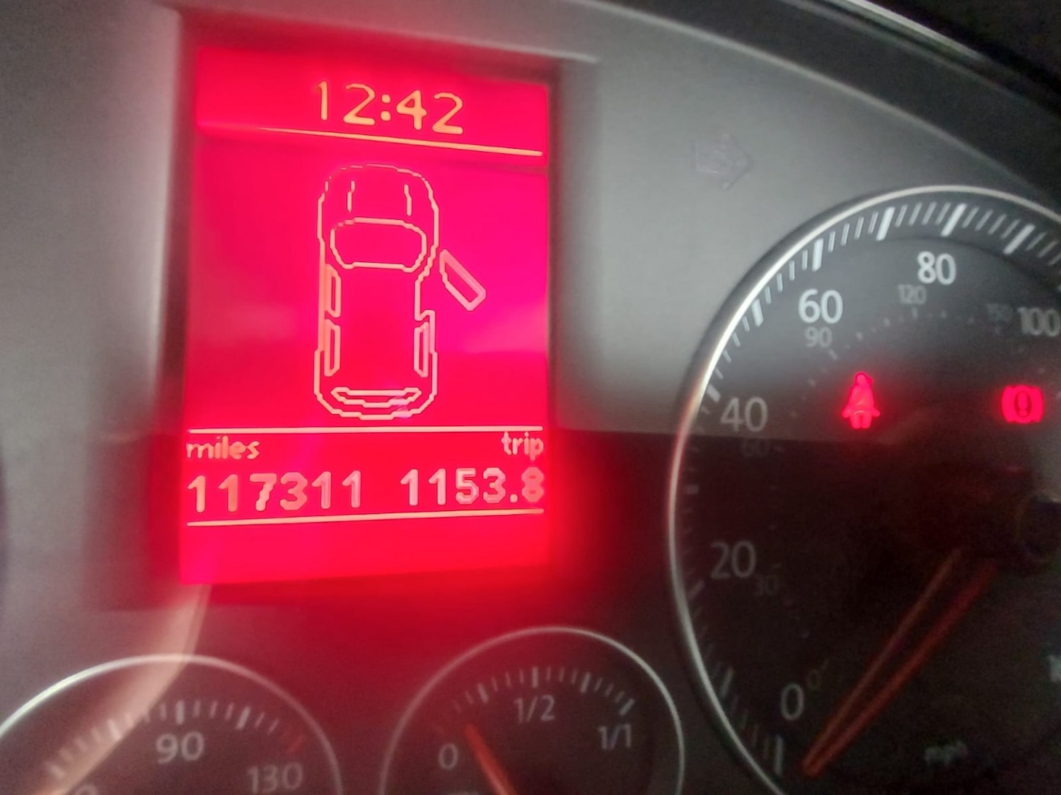 Used Volkswagen Touran 2010 for sale - 77610060: Photo 17