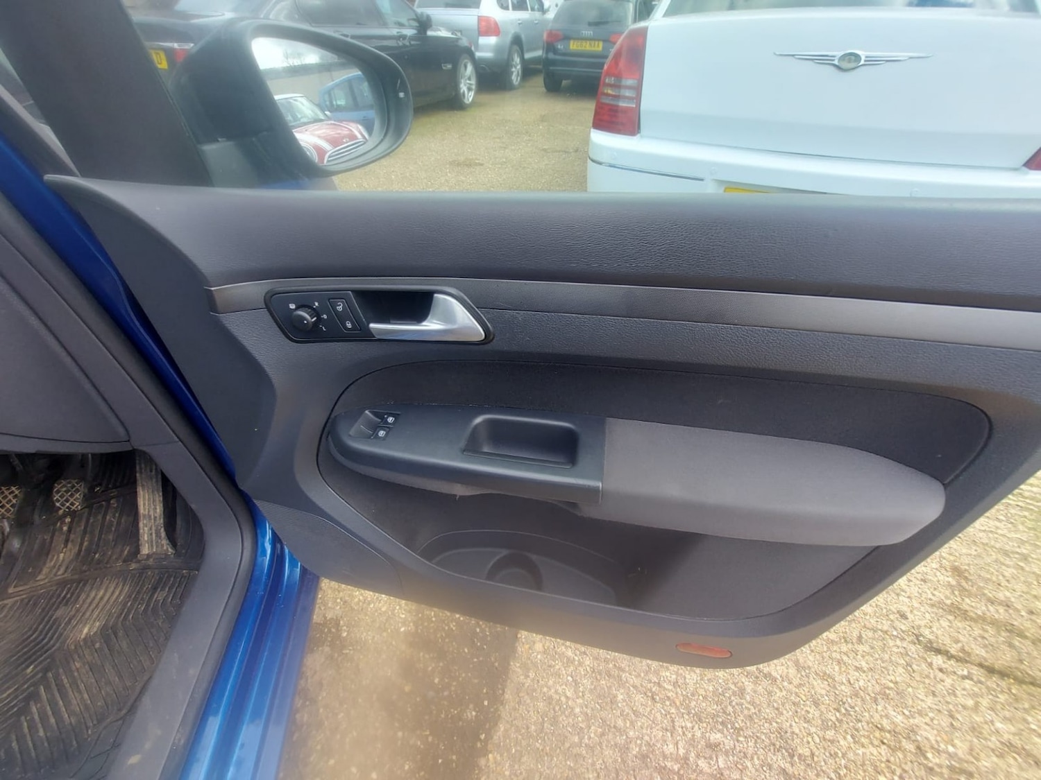 Used Volkswagen Touran 2010 for sale - 77610060: Photo 23