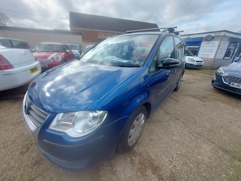 Used Volkswagen Touran 2010 for sale - 77610060: Photo