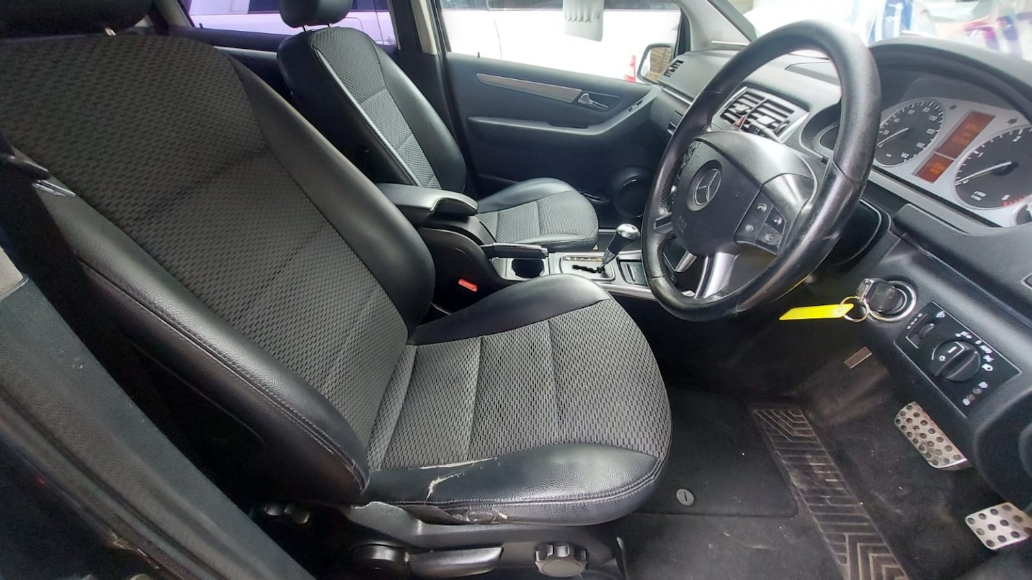 Used Mercedes-Benz B Class 2010 for sale - 76605950: Photo 30