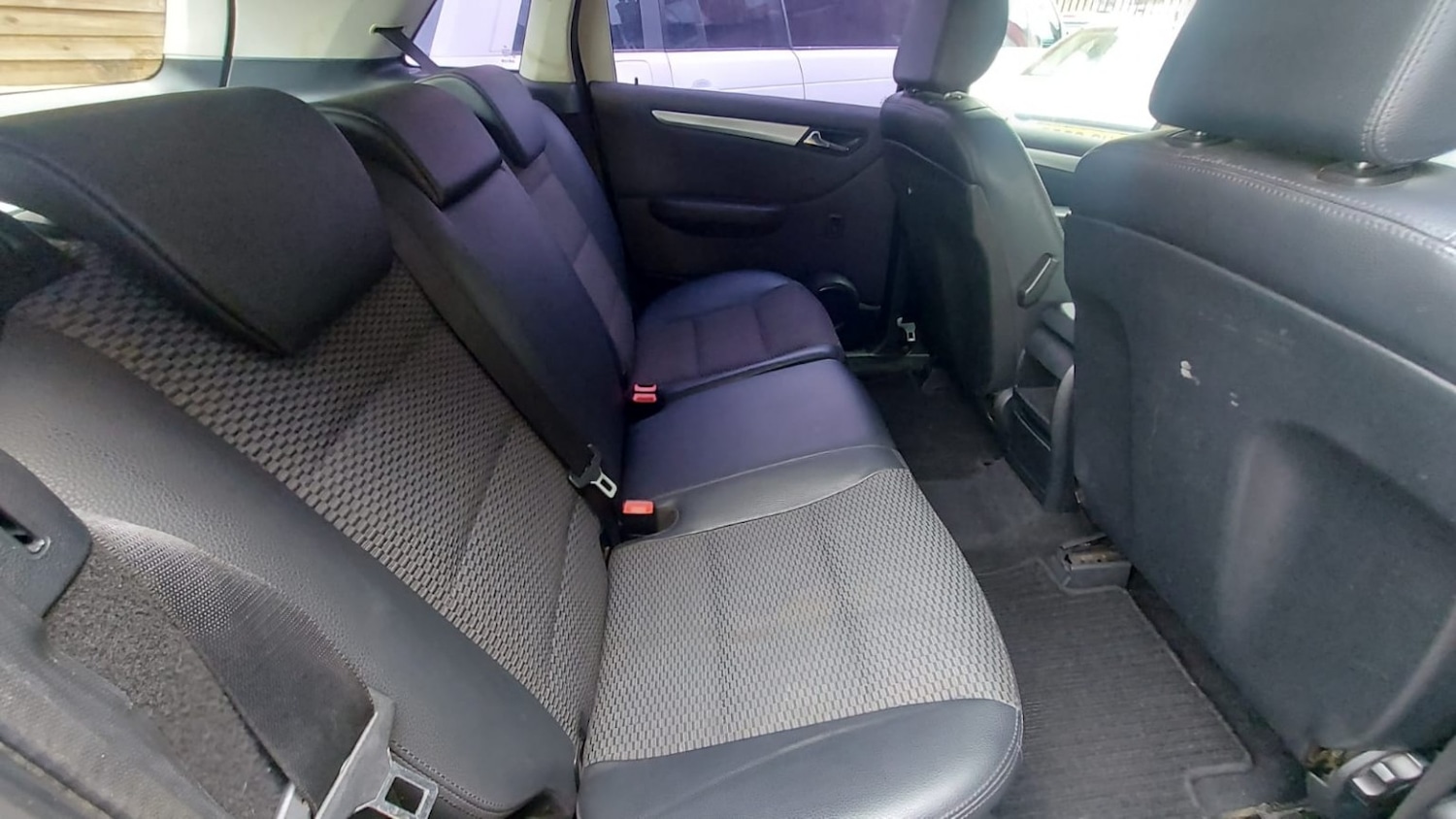 Used Mercedes-Benz B Class 2010 for sale - 76605950: Photo 32