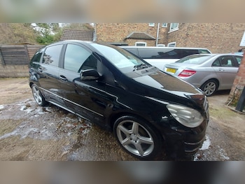 Used Mercedes-Benz B Class 2010 for sale - 76605950: Photo
