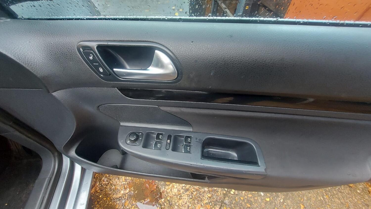 Used Volkswagen Golf 2010 for sale - 76164549: Photo 29