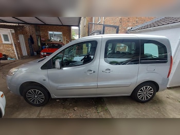 Used Peugeot Partner Tepee 2013 for sale - 76793554: Photo