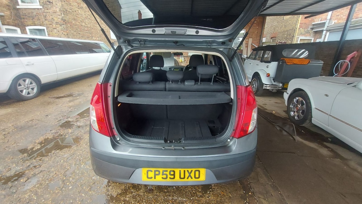 Used Hyundai i10 2010 for sale - 76769937: Photo 4