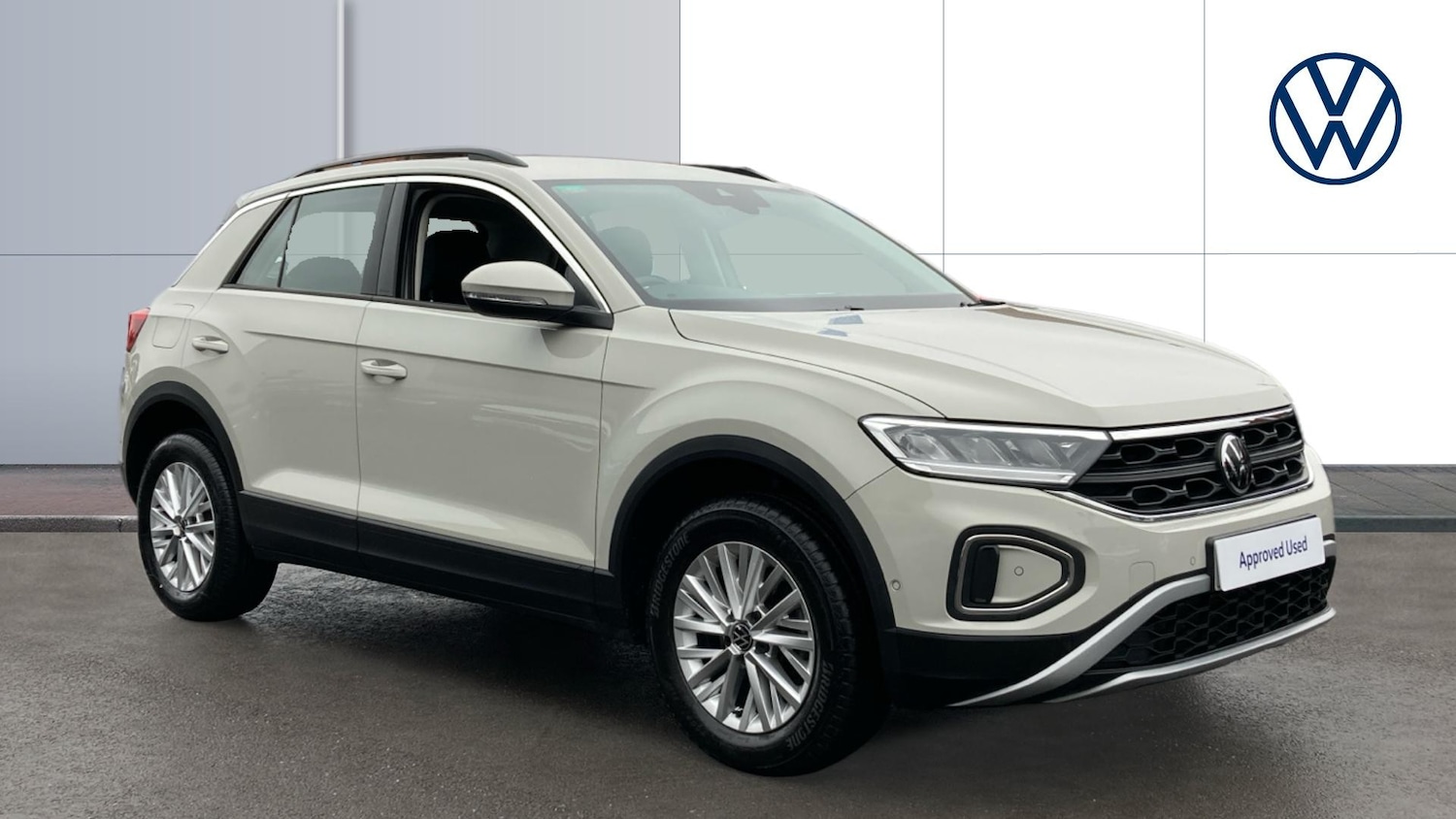 Used Volkswagen T-Roc 2023 for sale - 77127275: Photo 1