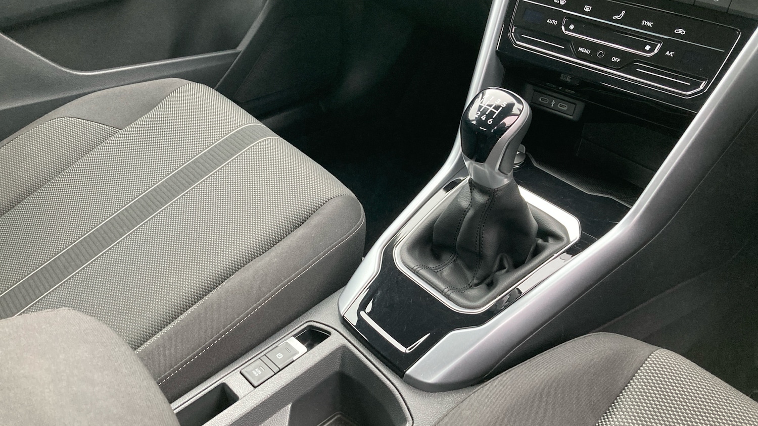 Used Volkswagen T-Roc 2023 for sale - 77127275: Photo 14