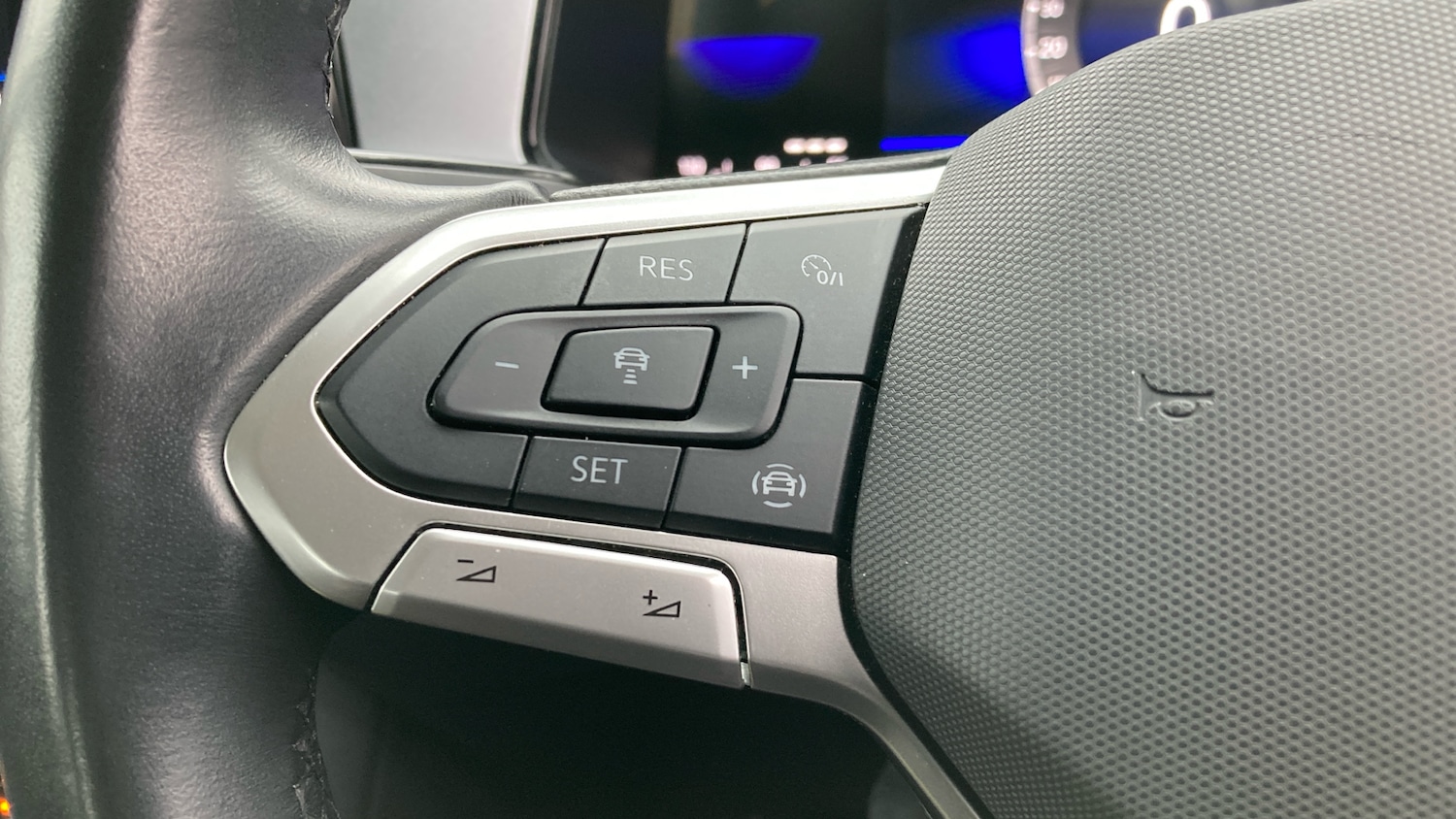 Used Volkswagen T-Roc 2023 for sale - 77127275: Photo 17