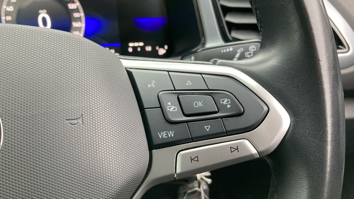 Used Volkswagen T-Roc 2023 for sale - 77127275: Photo 18