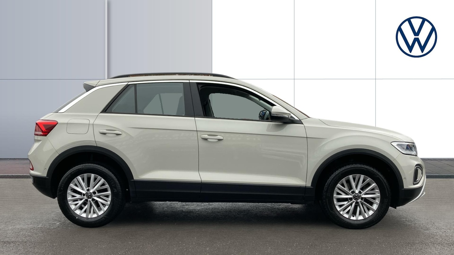 Used Volkswagen T-Roc 2023 for sale - 77127275: Photo 4