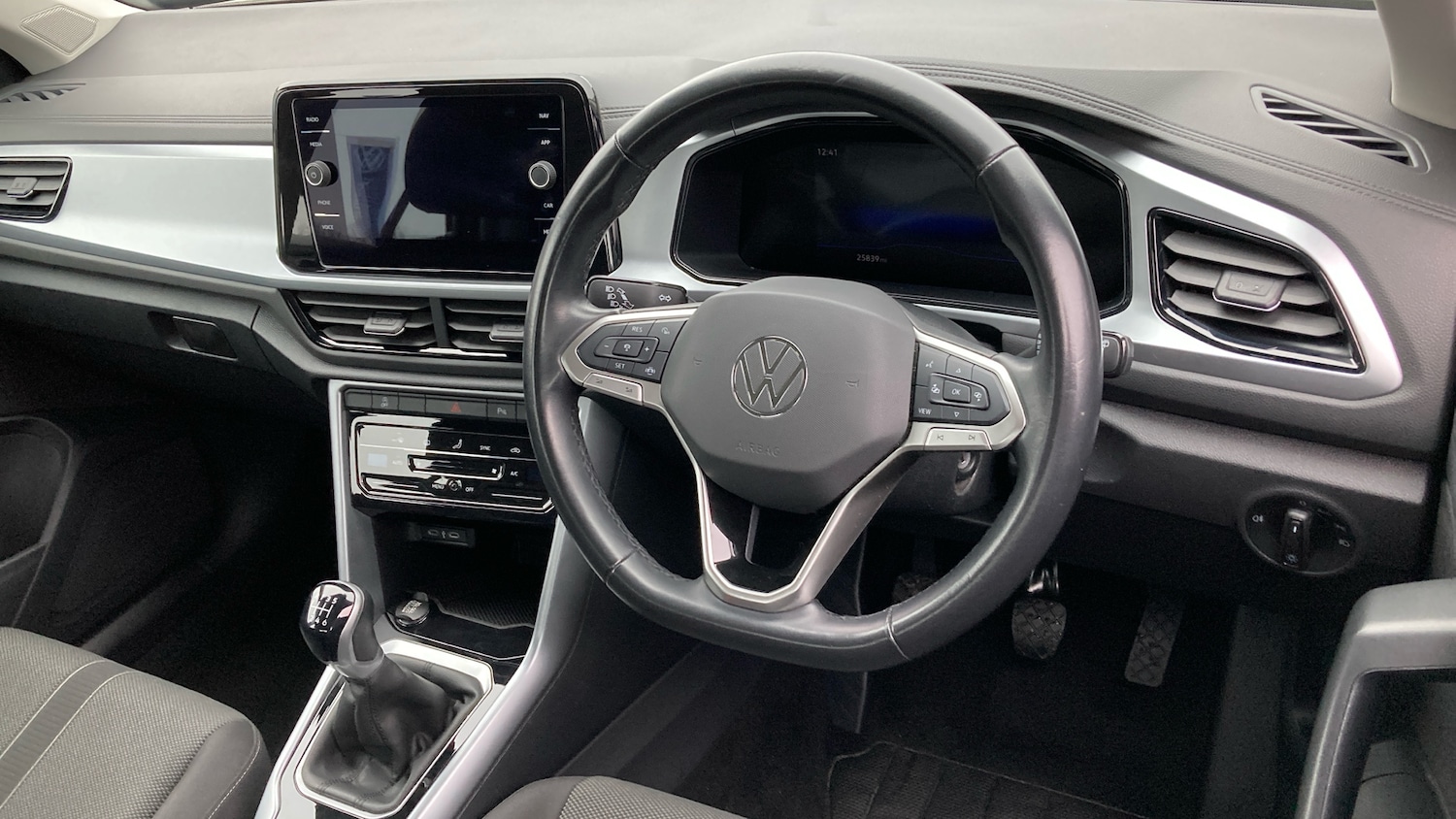 Used Volkswagen T-Roc 2023 for sale - 77127275: Photo 6