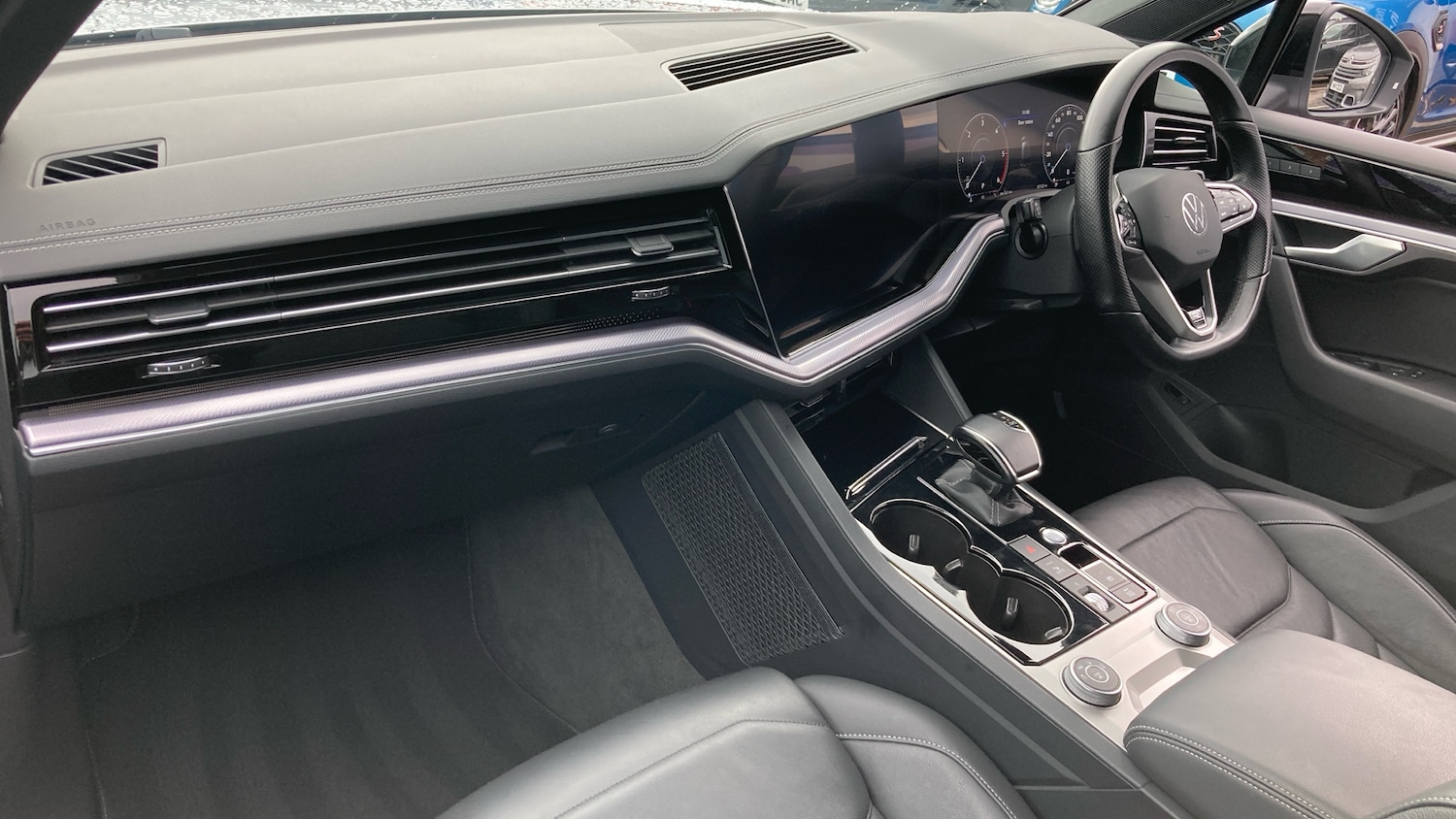 Used Volkswagen Touareg 2021 for sale - 76545174: Photo 2