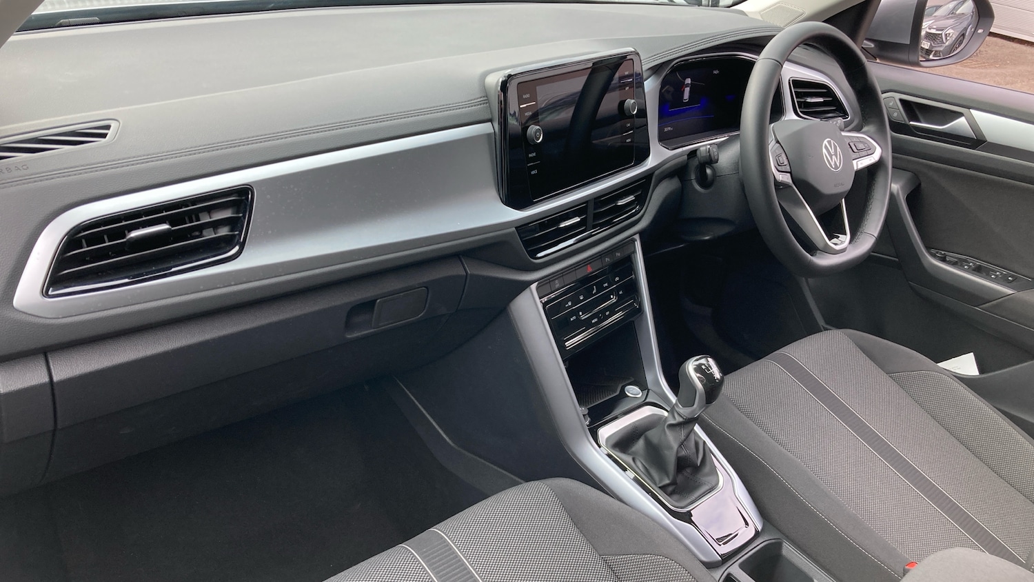 Used Volkswagen T-Roc 2025 for sale - 76263724: Photo 2