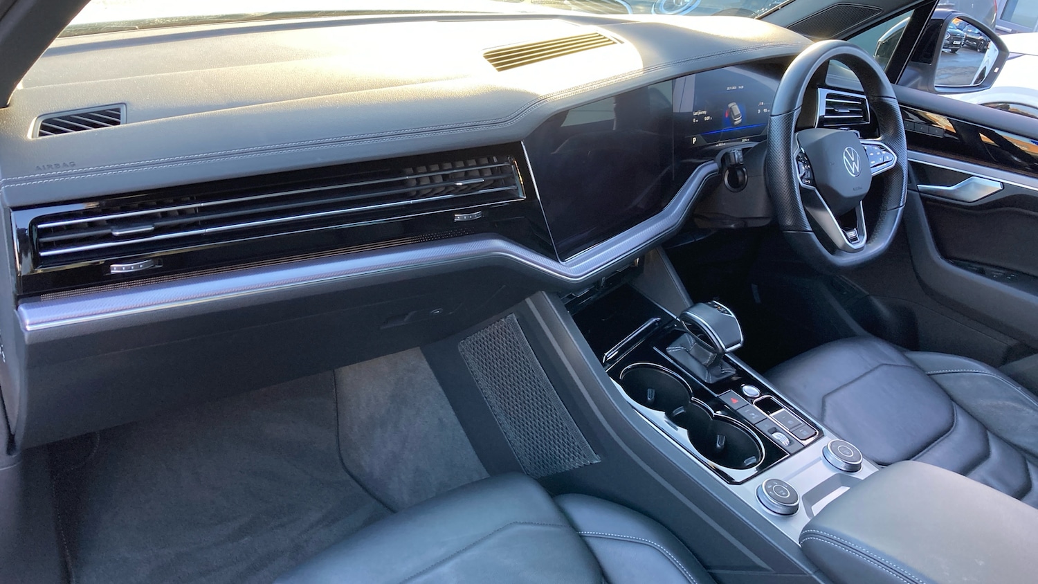 Used Volkswagen Touareg 2023 for sale - 77077211: Photo 2