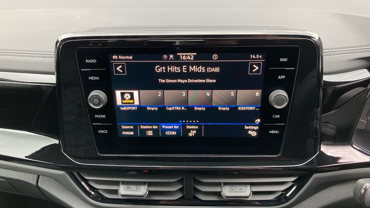 Used Volkswagen T-Roc 2025 for sale - 76322389: Photo 12