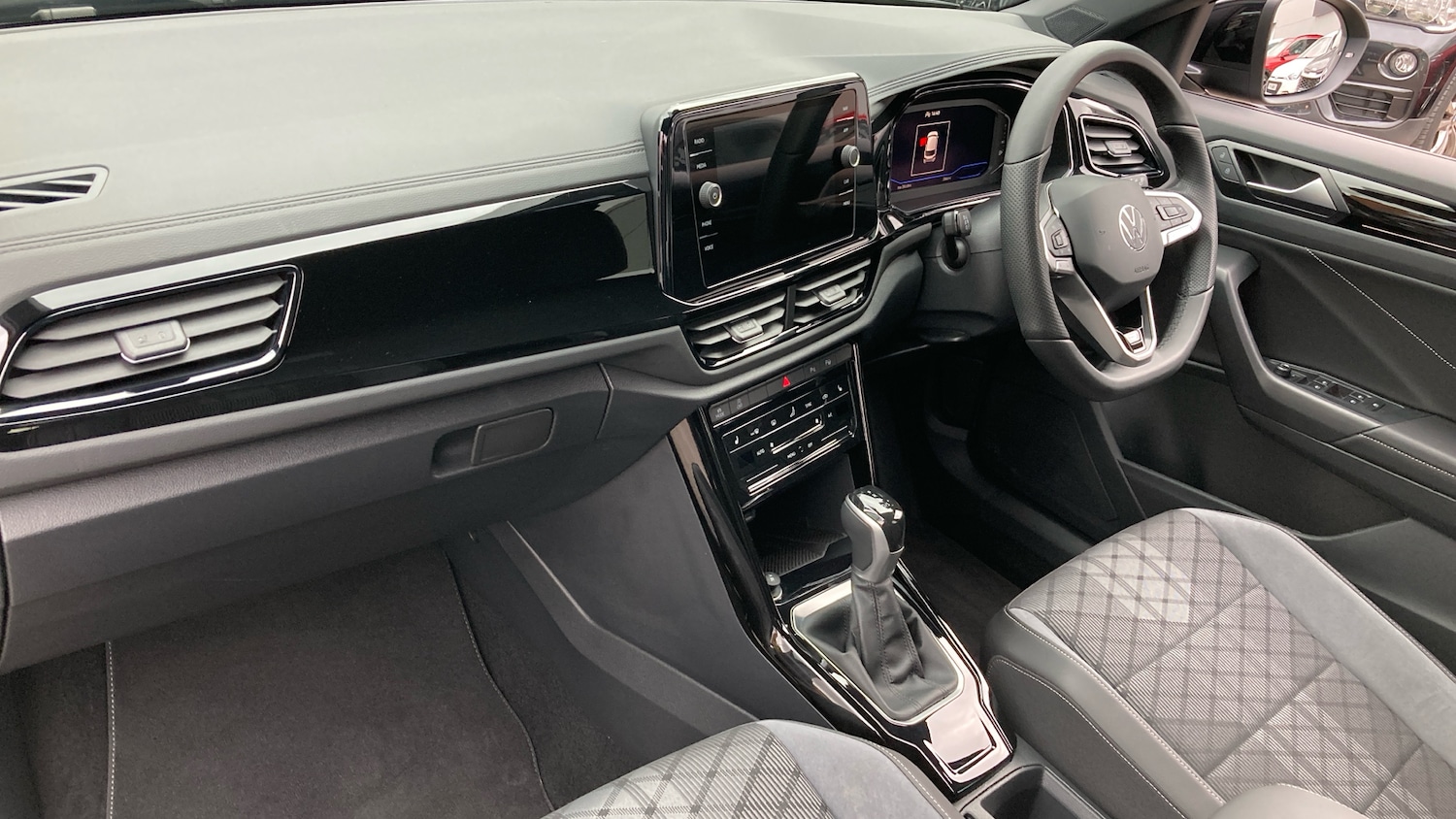 Used Volkswagen T-Roc 2025 for sale - 76322389: Photo 2