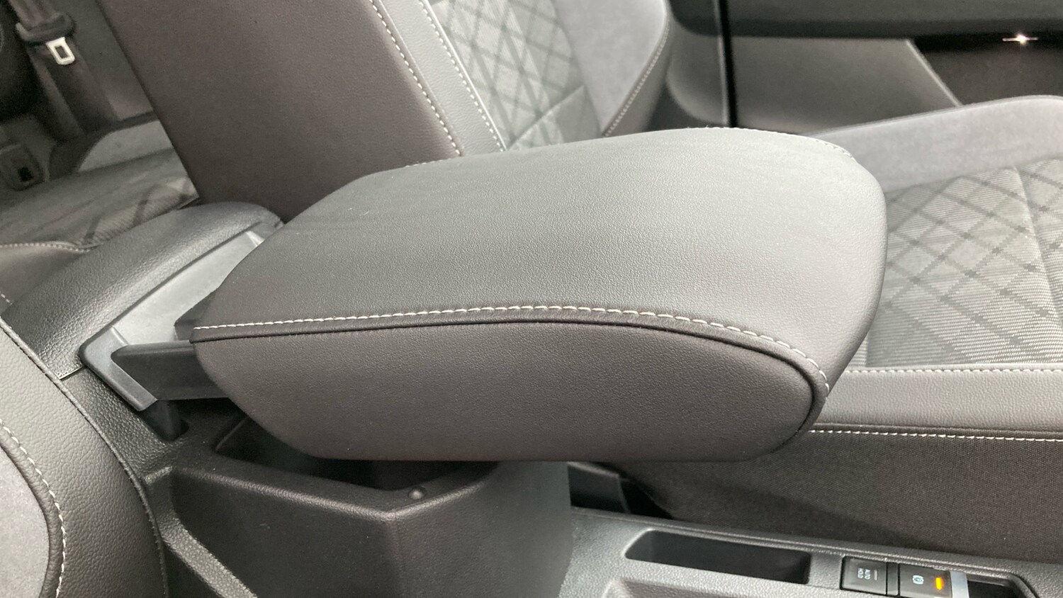 Used Volkswagen T-Roc 2025 for sale - 76322389: Photo 22