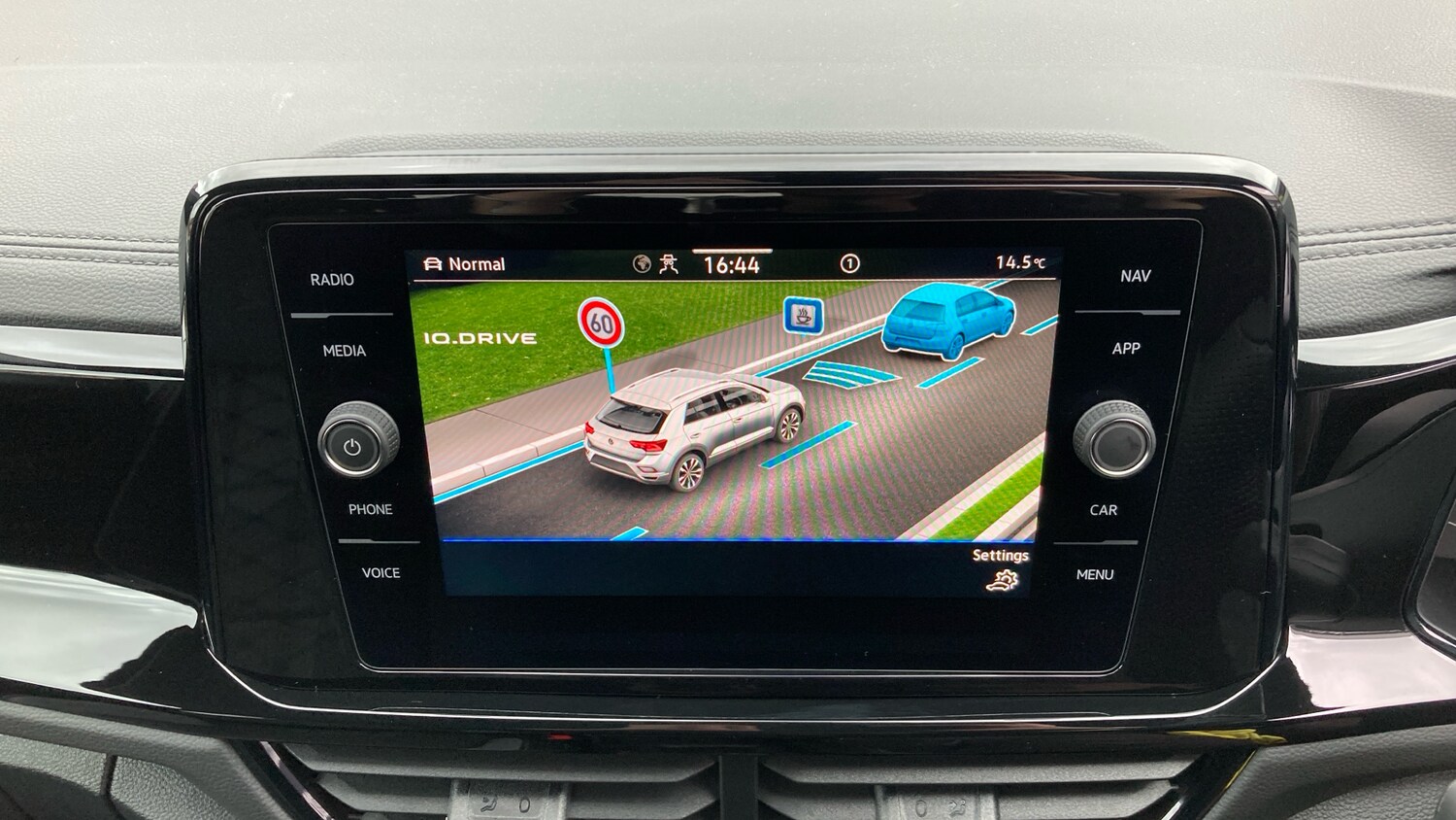 Used Volkswagen T-Roc 2025 for sale - 76322389: Photo 31